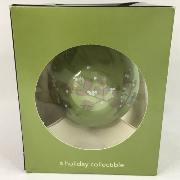 Martha Stewart Everyday Christmas Favorites Collector Ornament Green Floral 2002 - Picture 7 of 16